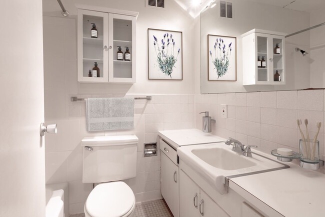 Photo - 242 West Franklin Ave