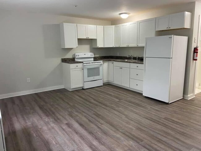 45 W Main St