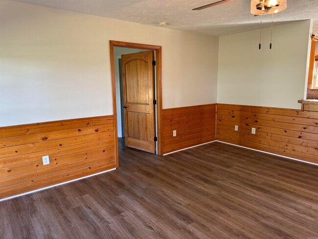 Photo - 577 Cemetery Rd