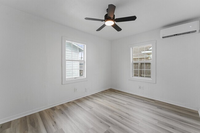 Photo - 8514 Spaulding St