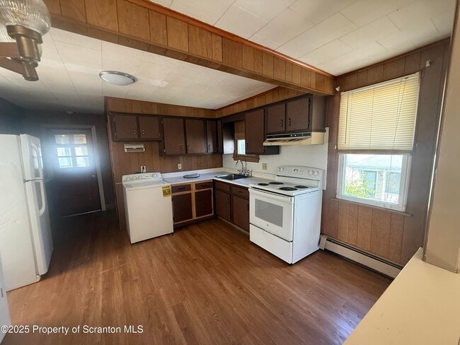 Photo - 205 2nd St