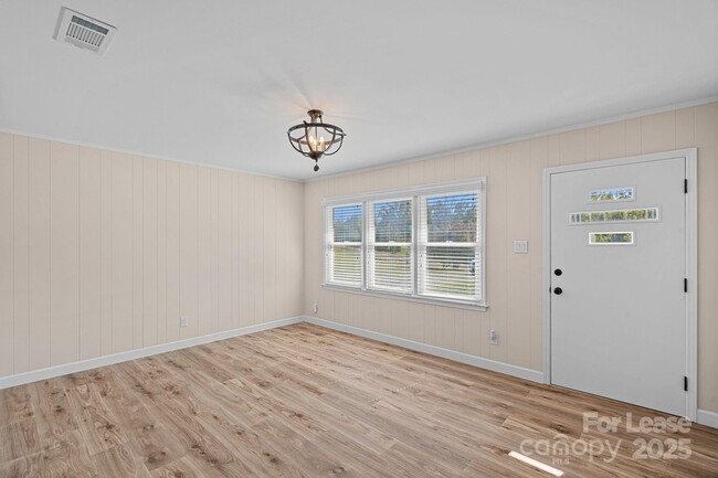 Photo - 540 Hoover Rd