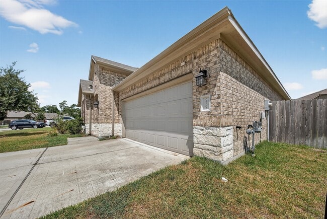 Photo - 18102 Humber River Ln