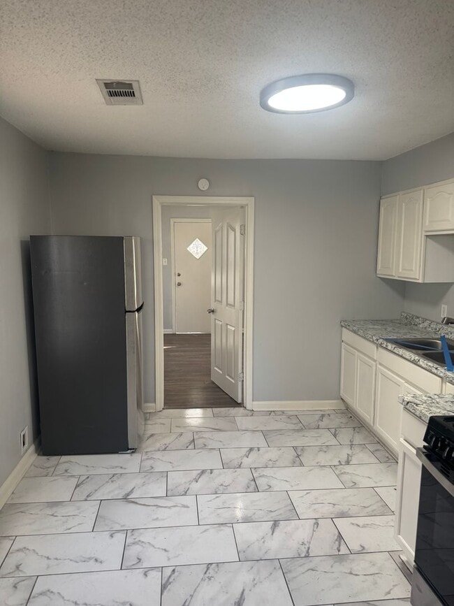 Photo - 2067 Hubert Ave