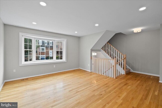 Photo - 17 W Chapman St