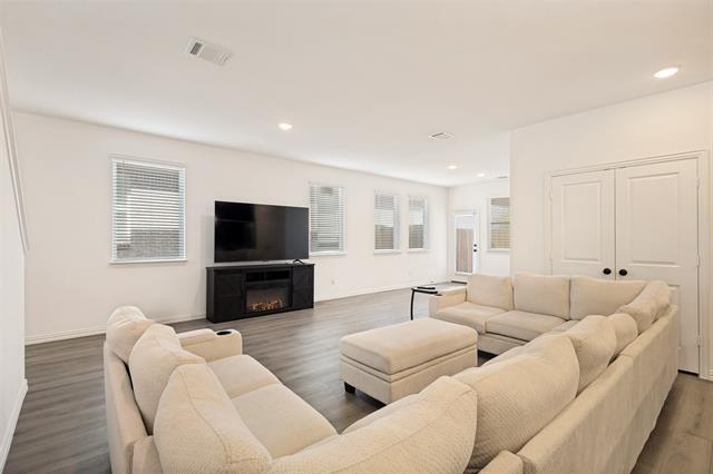 513 Waterhouse Lk Dr
