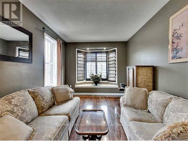 Photo - 45 Montreal Cir