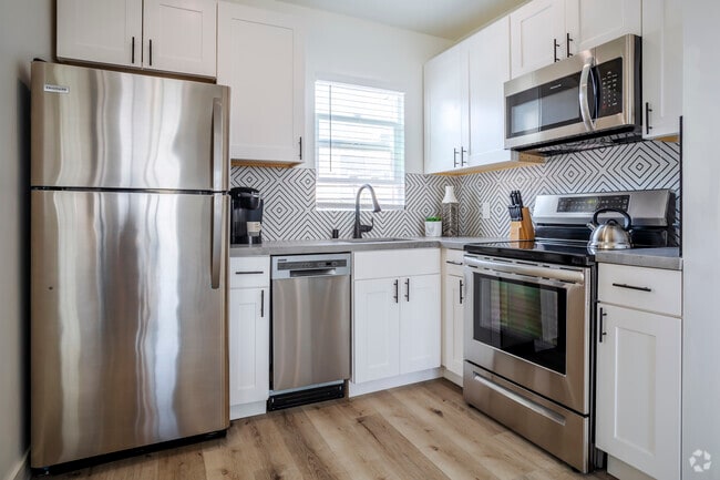 Building Photo - 331 N Alexandria Ave Unit 331.25 Rental