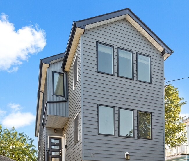 Building Photo - 68 W 52nd St Unit A