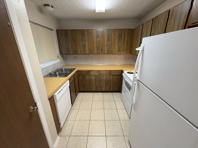Photo - 2110 Hinkle Ave
