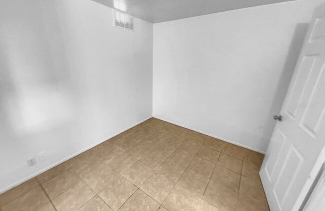 Photo - 3235 E Willetta St