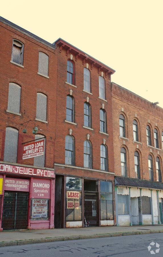 The Buffalo Palace Apartments - The Buffalo Palace Apartments