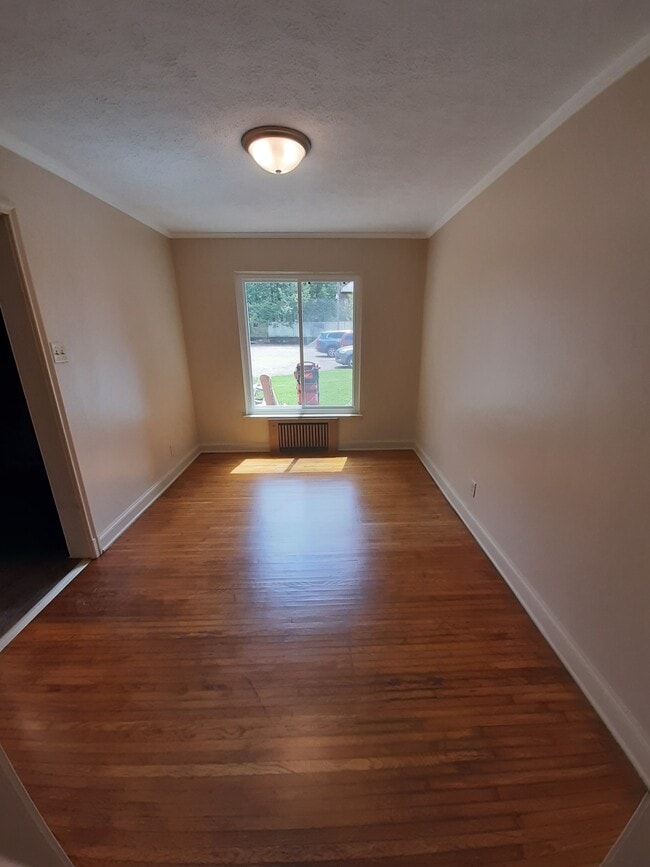 Photo - 461 W 3rd St