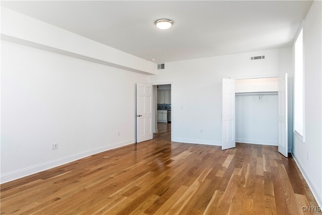 Photo - 221 Elizabeth St