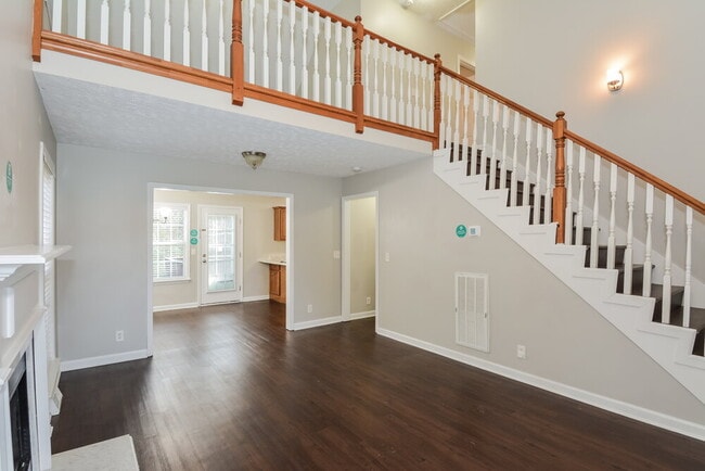 Photo - 208 Painter Dr