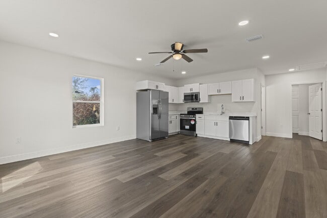 Photo - 148 Claire Ave Unit B