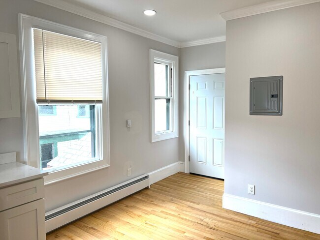 372 Broadway Unit 4