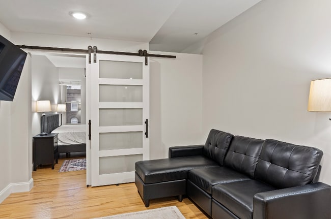 1361 Elm St Unidad DLX+1BR