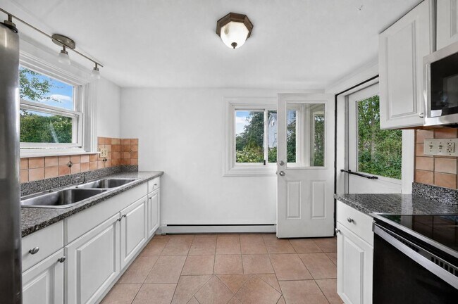 53 Mohican Ave Unit 2