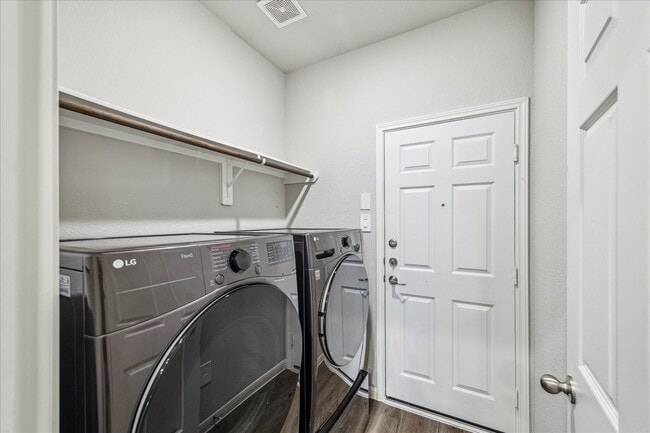 Photo - 935 Golden Willow Ln