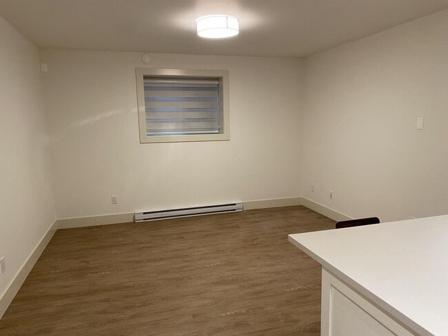 Photo - 19811 75 Ave