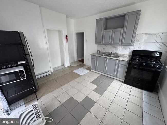 Photo - 2033 McKean St