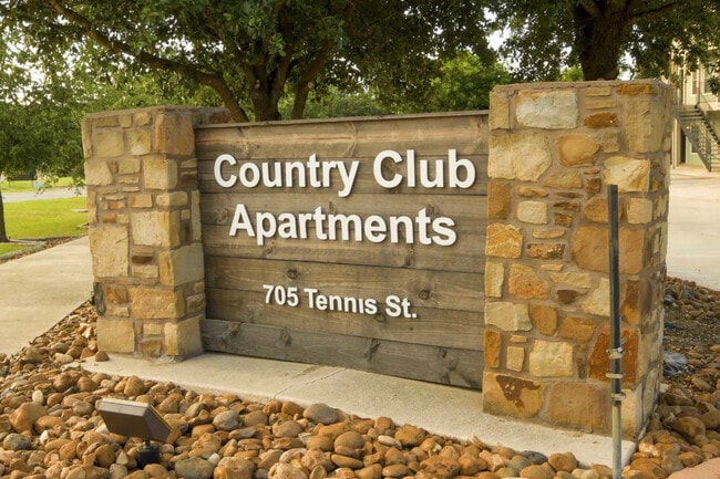 Country Club Apartments