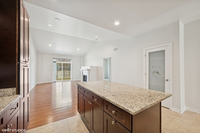 Photo - 763 Verandah Dr