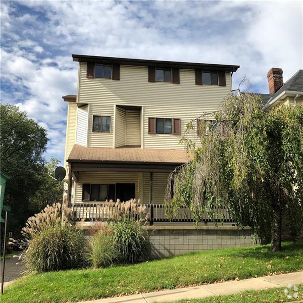 Building Photo - 17 N Wade Ave Rental