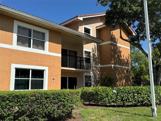 8891 Wiles Rd Unit 208
