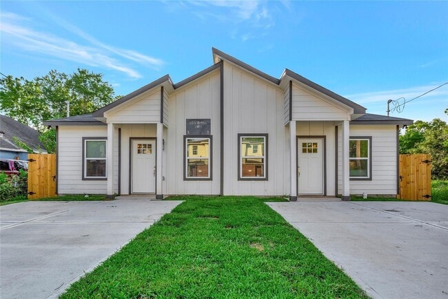 Building Photo - 6824 Dumble St
