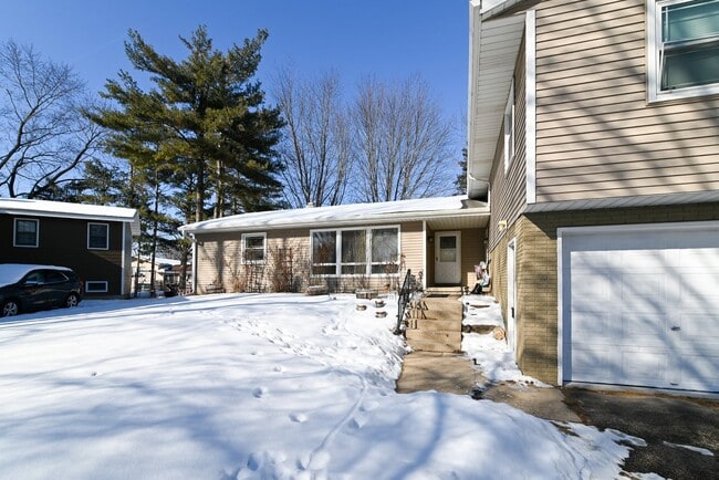 Building Photo - 12 Brompton Cir