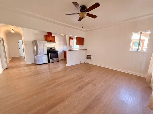 Building Photo - 3659 6th Ave Unit 3661 6th Ave