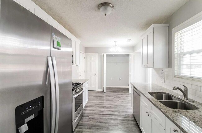 Photo - 3702 Pickwick Dr