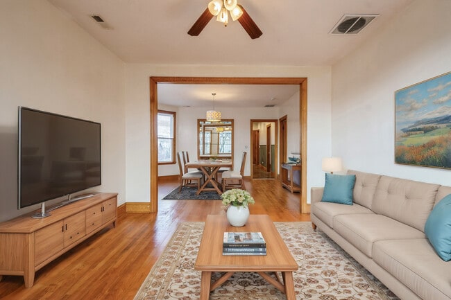 Photo - 3400 N Keeler Ave Unidad 2