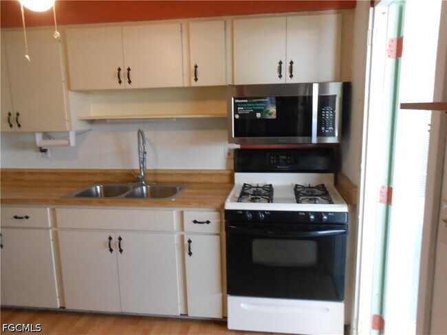 Photo - 52 Heath Aster Ln