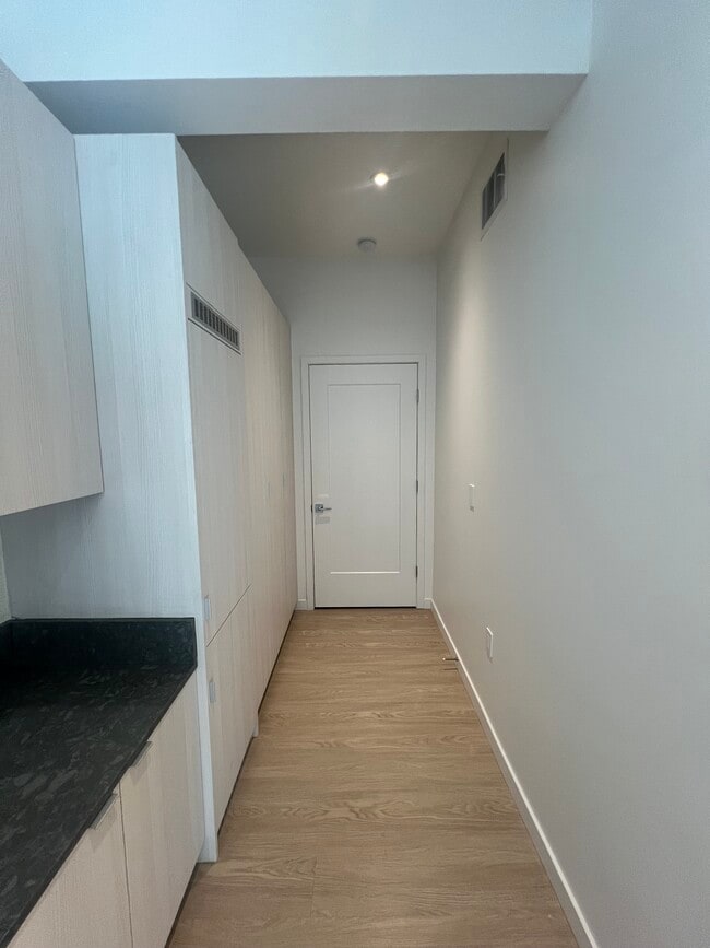 Building Photo - 1901 Overland Ave