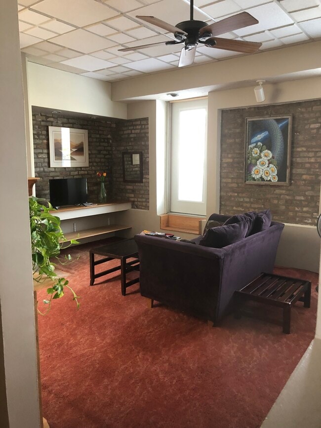 Photo - 3313 N Clark St Unit 3R