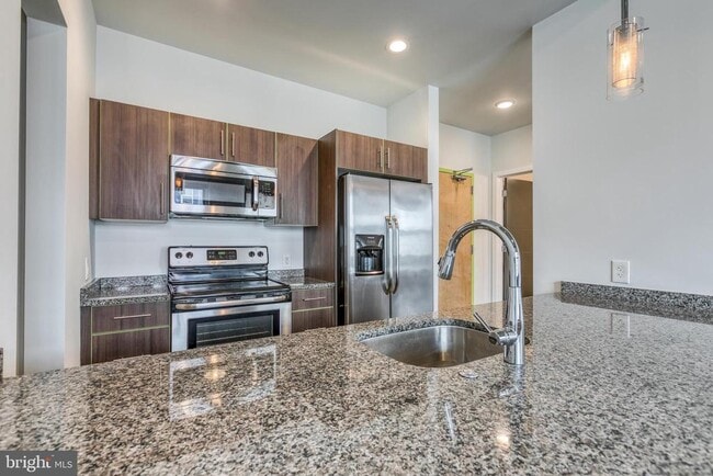 Building Photo - 4800 Brown St Unit 306