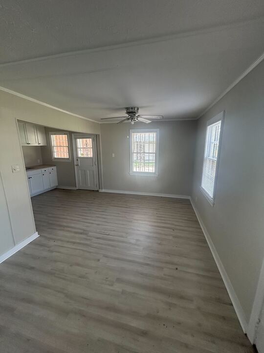 Photo - 501 Japonica St