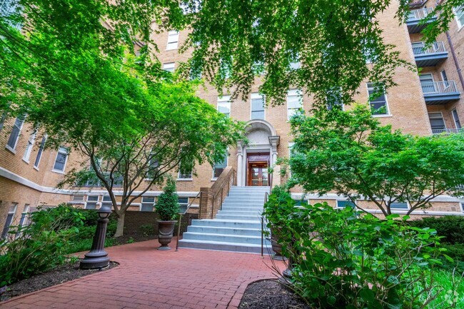 Building Photo - Upscale Living in Downtown DC! Pool, Gym, ... Rental