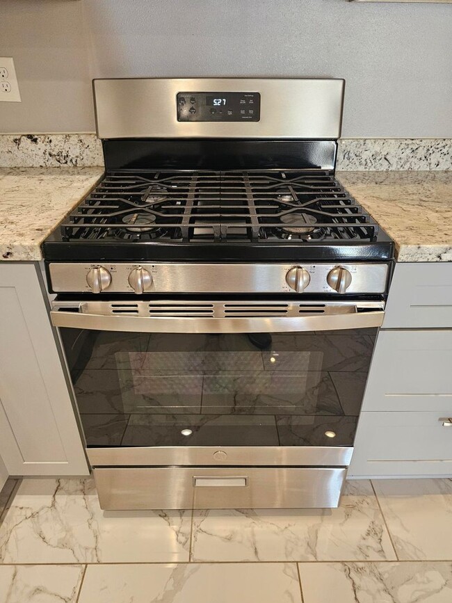 Photo - 4 Bedroom, 2 Bath Newly Renovated House for Lease