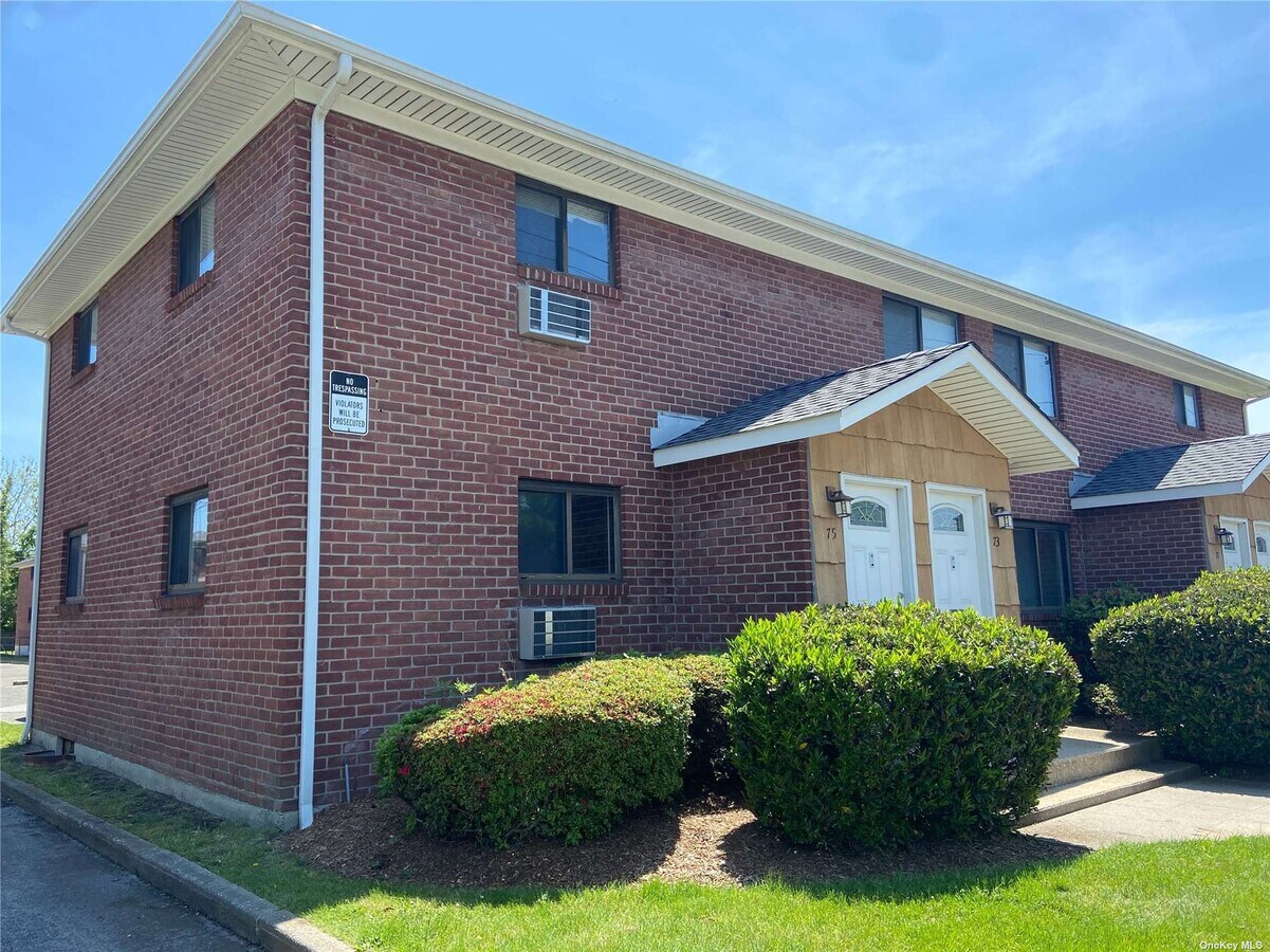 75 Lincoln Ave Apartment Sayville, NY