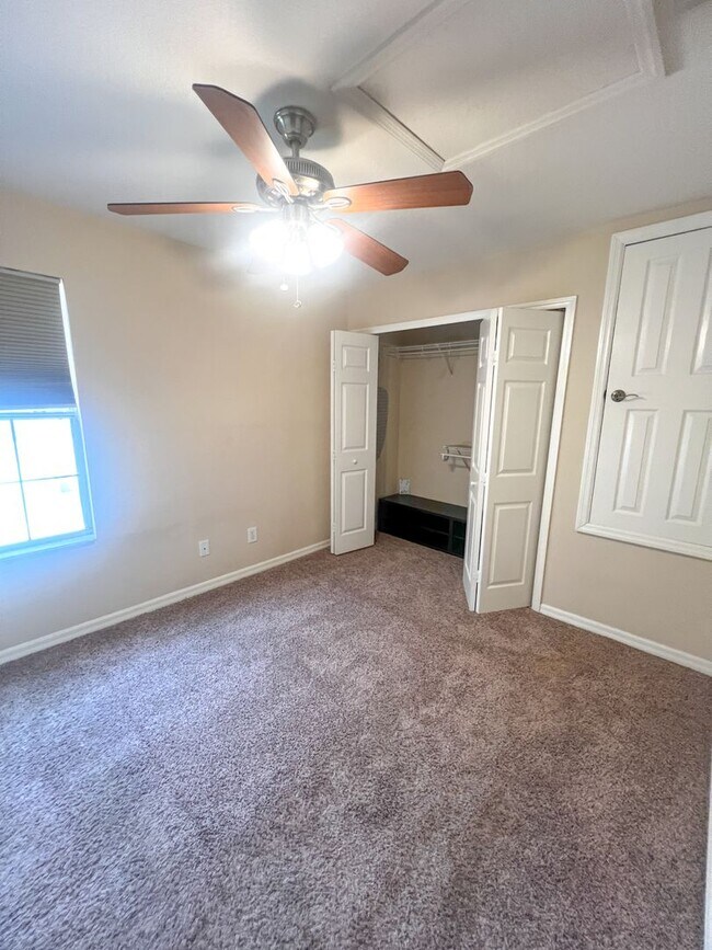 Photo - MOVE IN MAY-Water & electricity included 1x1 above garage apartment!! Full kitchen & bathroom!! W...