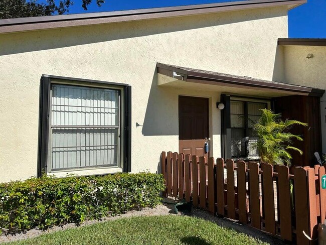 Photo - 7923 SE Villa Cir