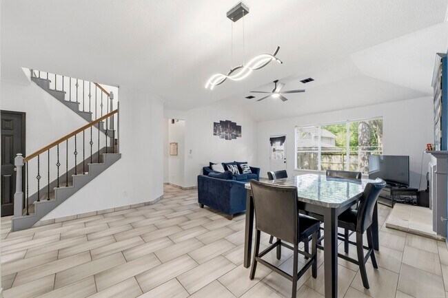Photo - 34 Firethorn Pl