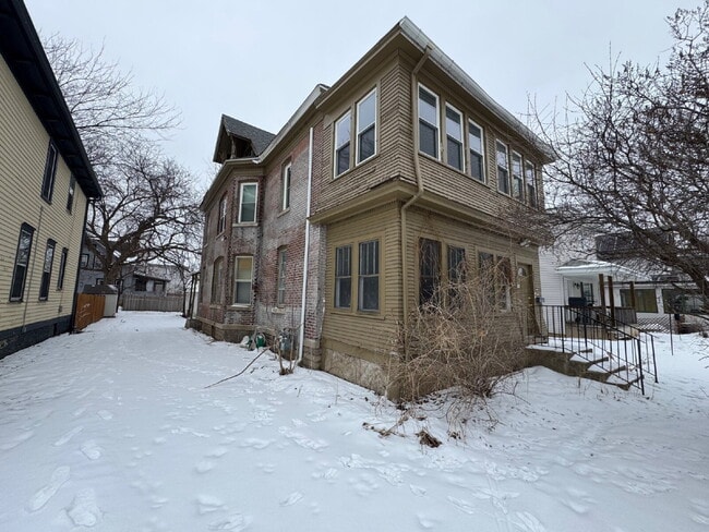 Building Photo - Upper level 3-Bed Duplex with Hardwood Elegance & 2 Baths in North Minneapolis! Unit 2