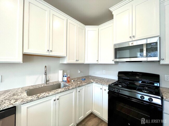 Photo - 905 Greenland Square