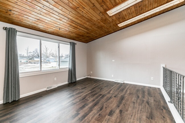 Photo - 130 Harbet Ave NW