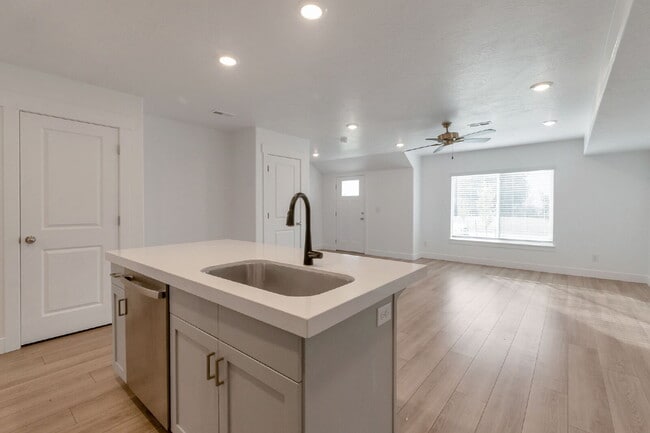 Photo - Beautiful Interior Townhouse - 3BD 3BA 2GA